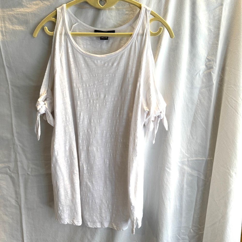 SANCTUARY White T-shirt, cotton slub, cold shoulder